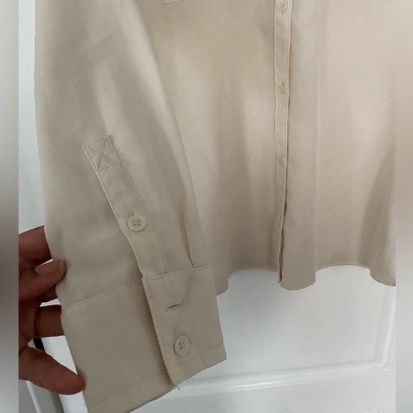 Banana Republic cream button up blouse with pockets - Picture 6 of 6